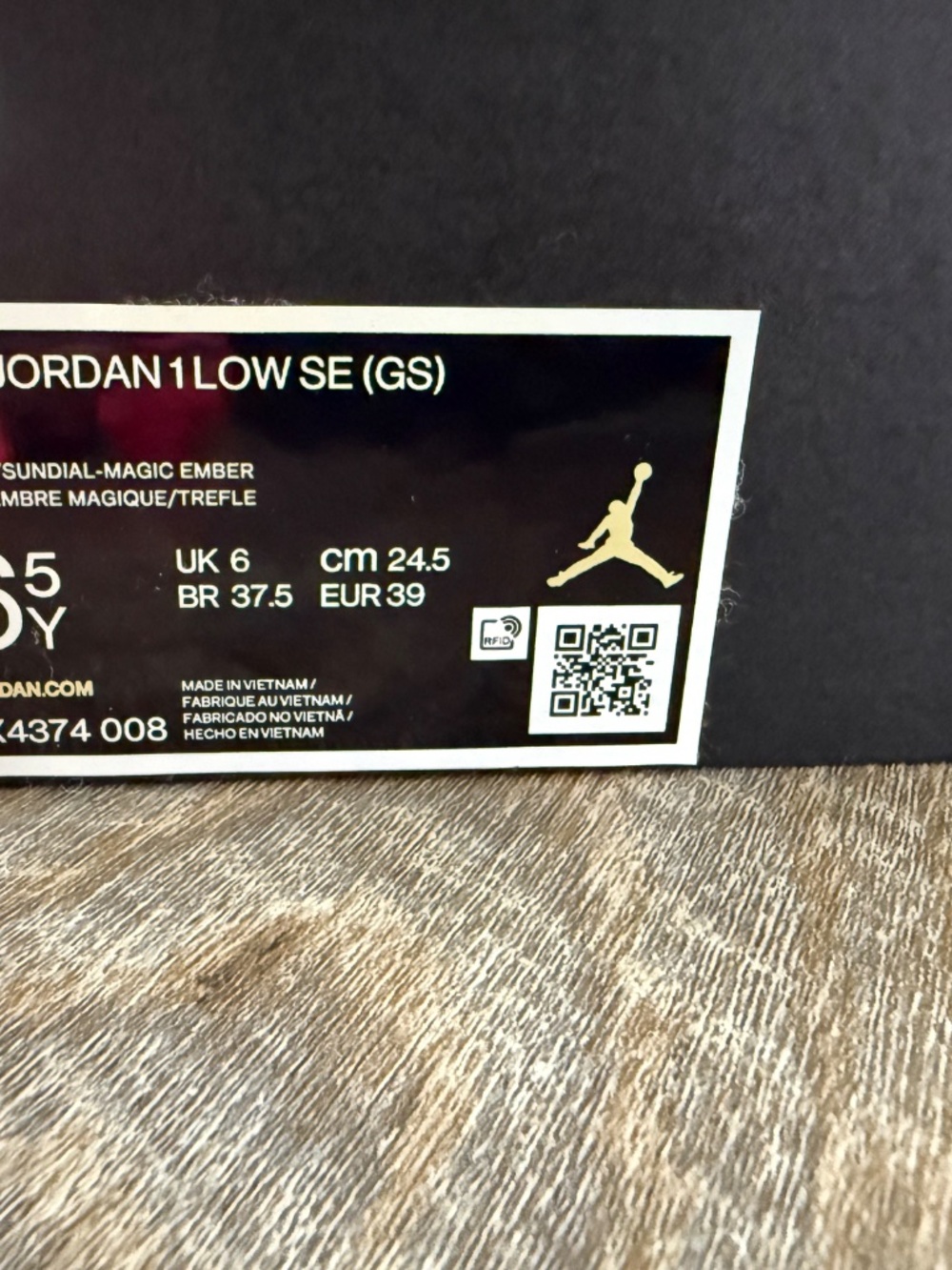 Air Jordans 1 Low SE - Picture 5 of 5
